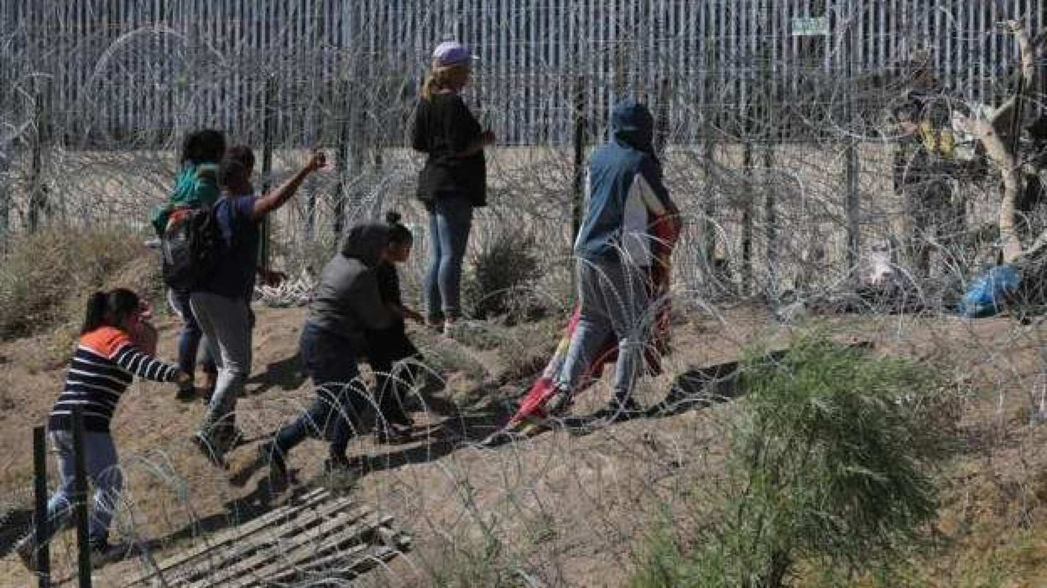 O cálculo eleitoral de Biden ao restringir imigração ilegal na fronteira com México