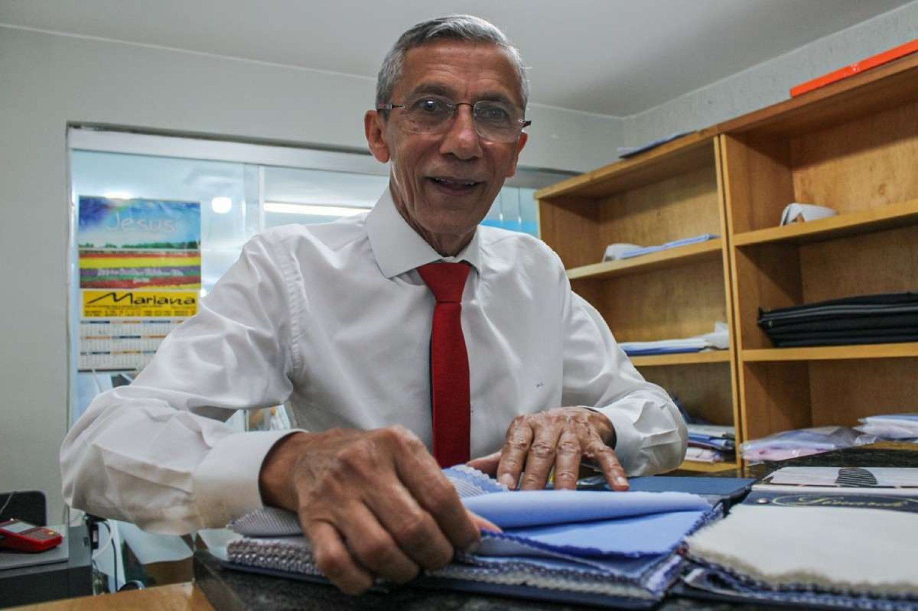 Nélio Moura, 68, também aprendeu o ofício na adolescência e orgulha-se da profissão 