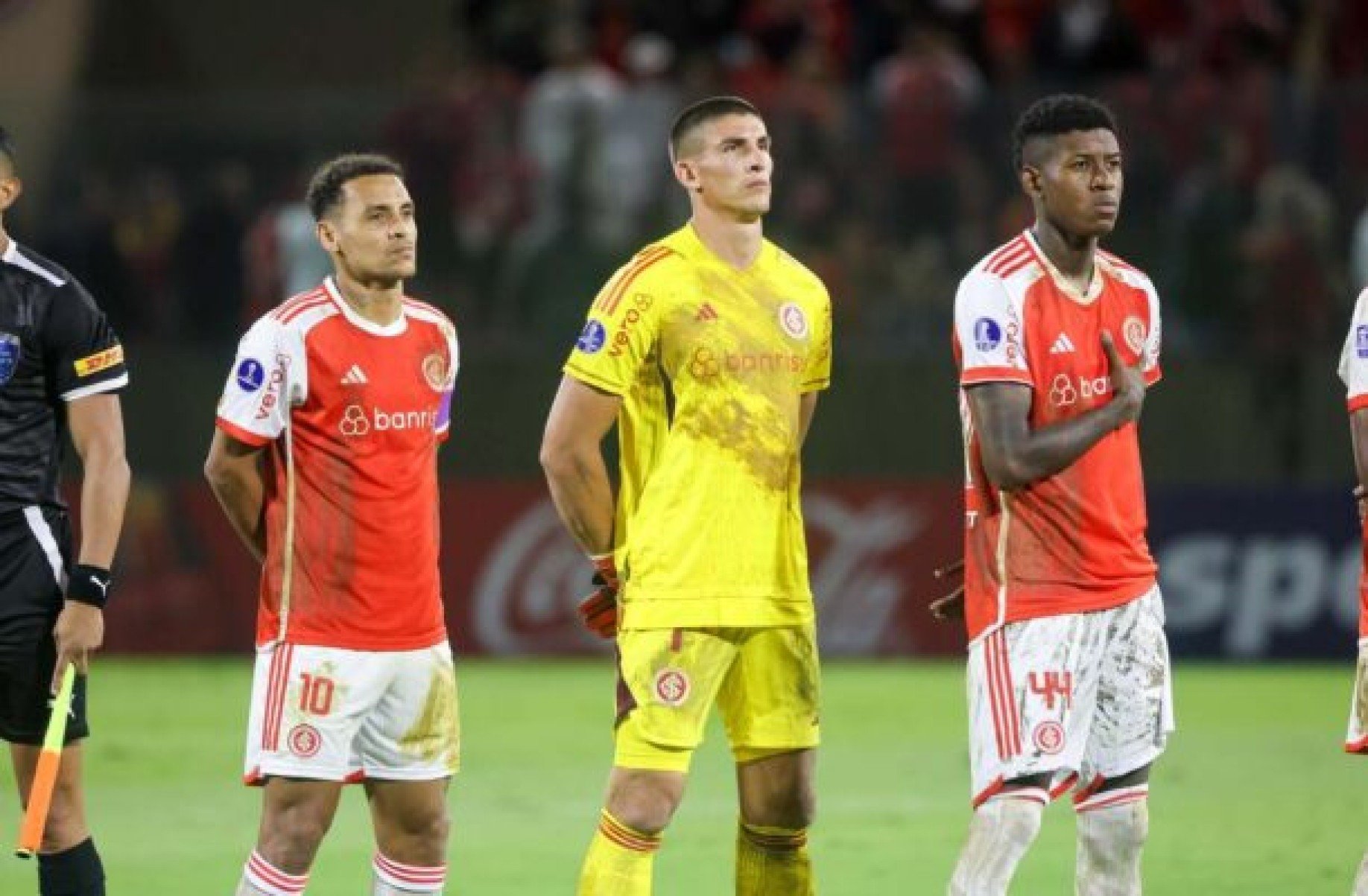 Uniformes impactantes do Inter em retorno aos gramados vão a leilão