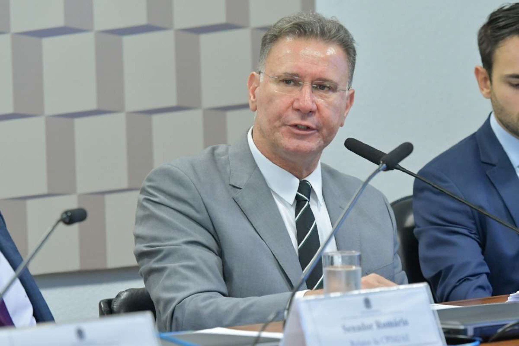 Presidente da Comissão de Arbitragem da CBF rebate acusações de Textor Presidente da Comissão de Arbitragem da CBF rebate acusações de Textor