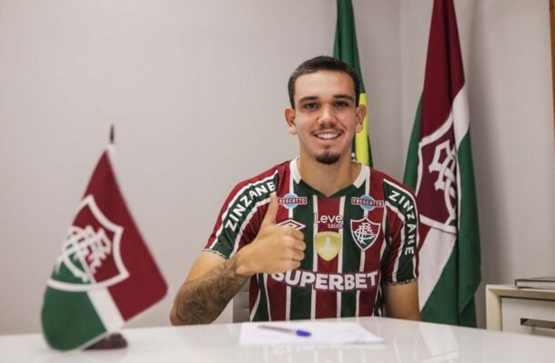 Caio Amaral renova com o Fluminense até o fim de 2026