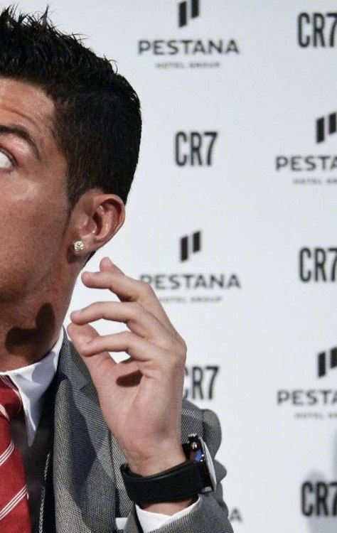 Cristiano Ronaldo contrata! Craque oferece emprego com salários que superam R$ 163 mil -  (crédito: No Ataque Internacional)