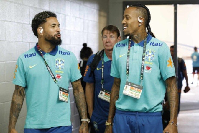 Douglas Luiz e Eder Militão, titulares contra o México, chegam ao Kyle Stadium -  (crédito: Rafael Ribeiro/CBF)