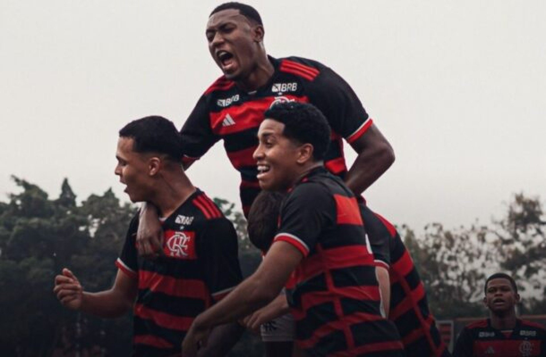 Filipe Luís se aproxima de primeiro título na base do Flamengo