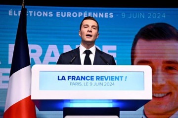 Jordan Bardella, apontado ao cargo de primeiro-ministro da França pela extrema direita, é um jovem de 28 anos autoconfiante e popular nas redes sociais -  (crédito: Julien de Rosa/AFP)
