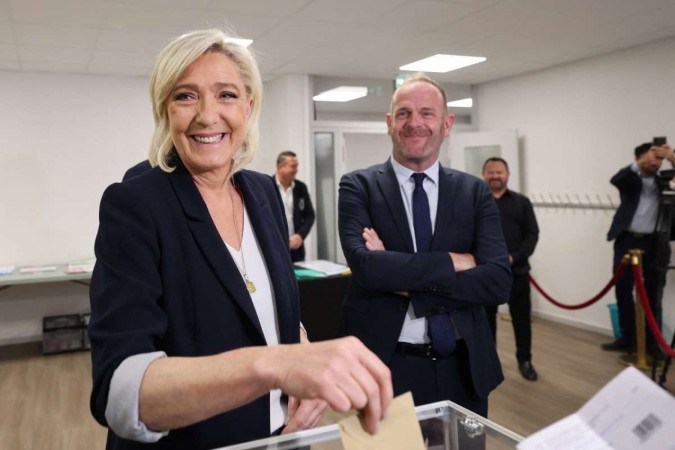 Projeções de boca de urna apontam que o partido de Marine Le Pen conquistou mais de 30% dos votos contra 15% do presidente Emmanuel Macron. -  (crédito: FRANCOIS LO PRESTI / AFP)