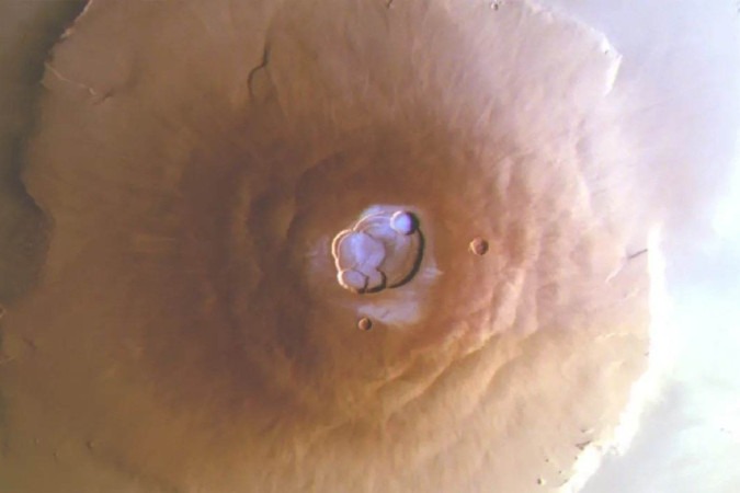 Tharsis é uma província vulcânica de Marte que tem alguns dos maiores e mais altos vulcões do Sistema Solar -  (crédito: Divulgação/ESA/DLR/FU Berlim)