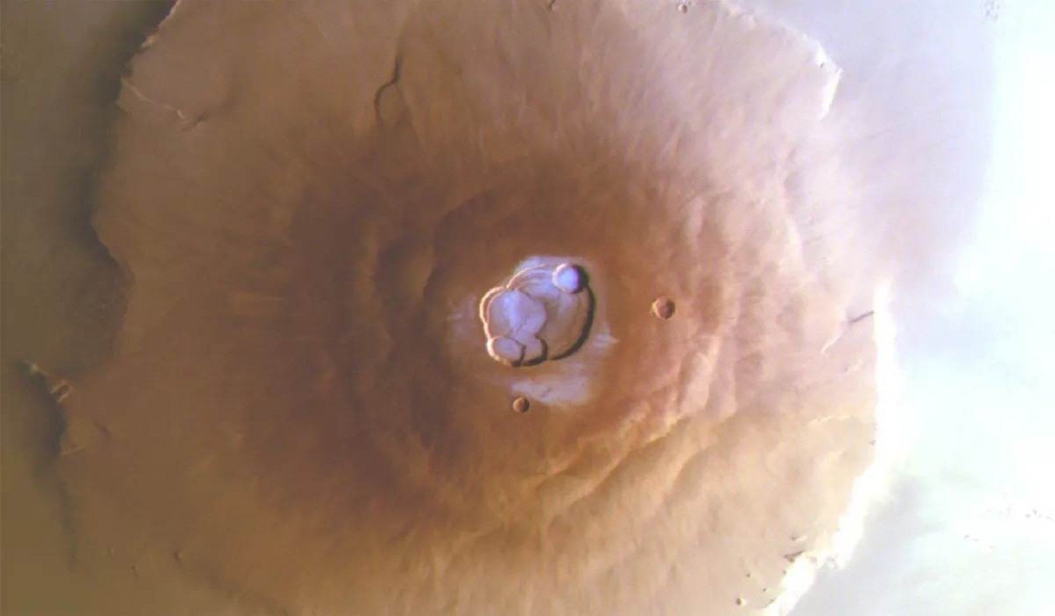 Gelo é encontrado em região de vulcões em Marte; entenda