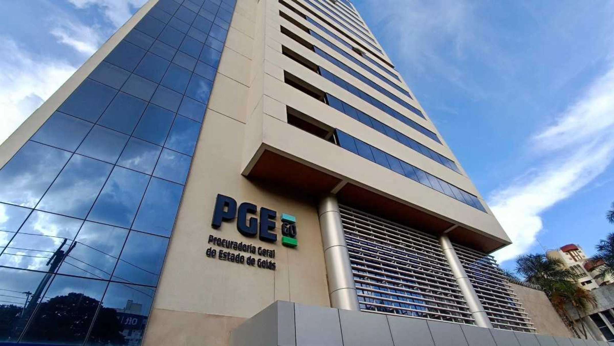 PGE-GO abre inscrição de concurso para procurador com salário de R$ 39 mil