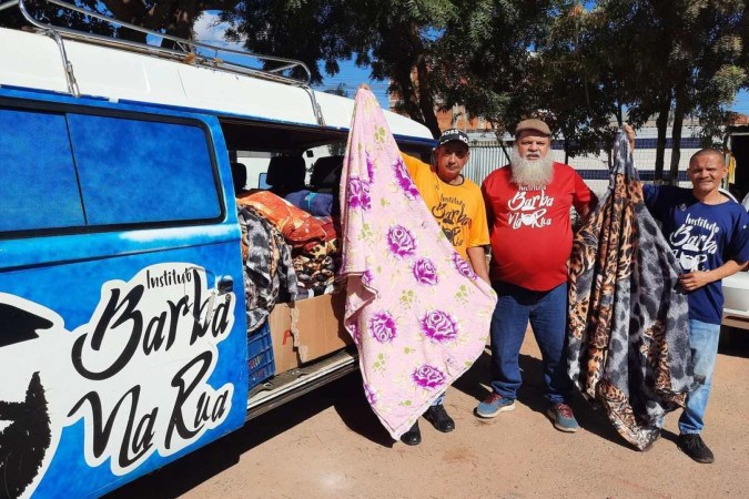 Instituto Barba na Rua distribui doações de cobertores e agasalhos -  (crédito: Davi Cruz/CB/DA Press)