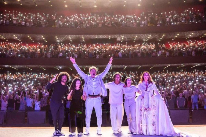 Duetos 
Com Patricya Travassos e Eduardo Moscovis. Direção: Ernesto Piccolo. Amanhã, às 18h, e domingo, às 16h e às 19h, no Teatro Royal Tulip (SHTN, Trecho 1, Conjunto 1B, Bl. C). Ingressos: de R$ 20 a R$ 150, no Sympla. Classificação indicativa livre
