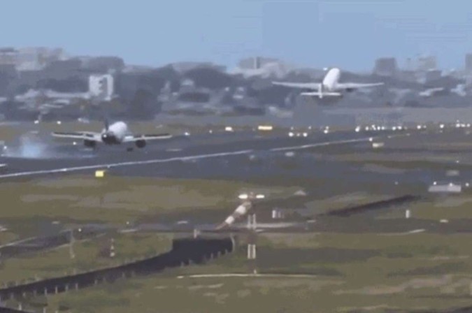 Avião pousa perto de jato que decolava em pista da Índia; veja vídeo
