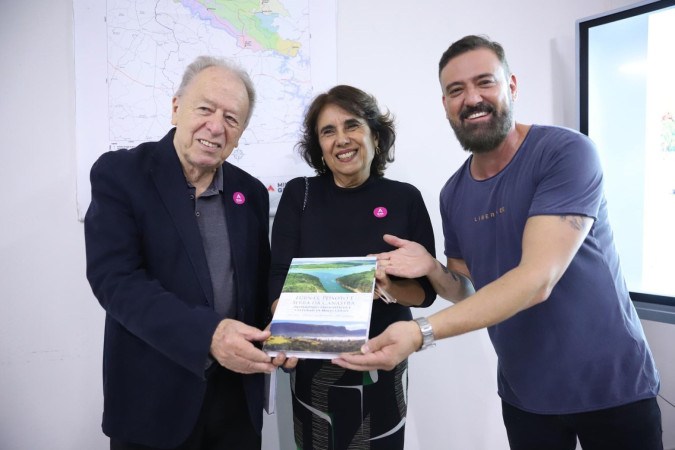 Livro que promove os destinos turísticos do entorno dos lagos de Furnas, Peixoto e da Serra da Canastra é lançado em Capitólio -  (crédito: Uai Turismo)