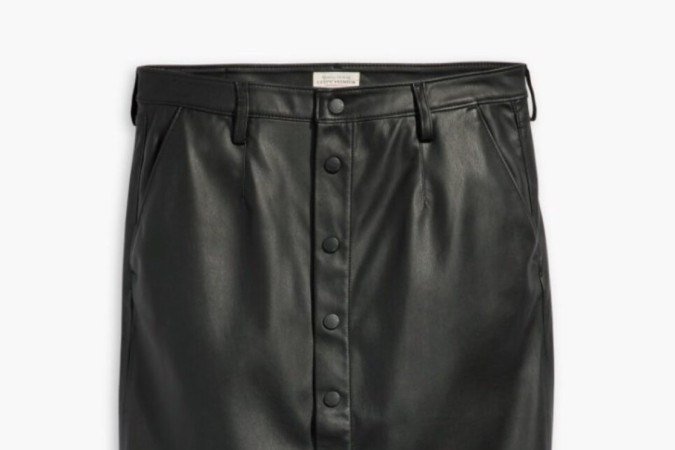 Saia Couro Sintético Icon Pencil Preta. 
da Levi's® (R$ 699,90)