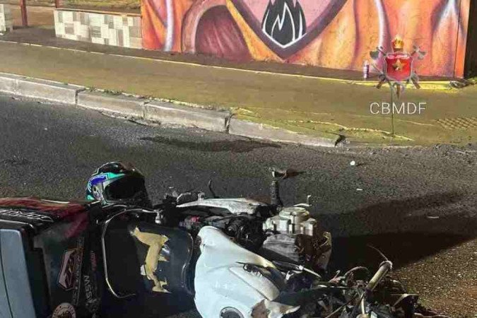 O acidente aconteceu na Avenida da QNJ 13, em Taguatinga, por volta das 00h10, na madrugada desta terça-feira (11/6) -  (crédito: CBMDF)