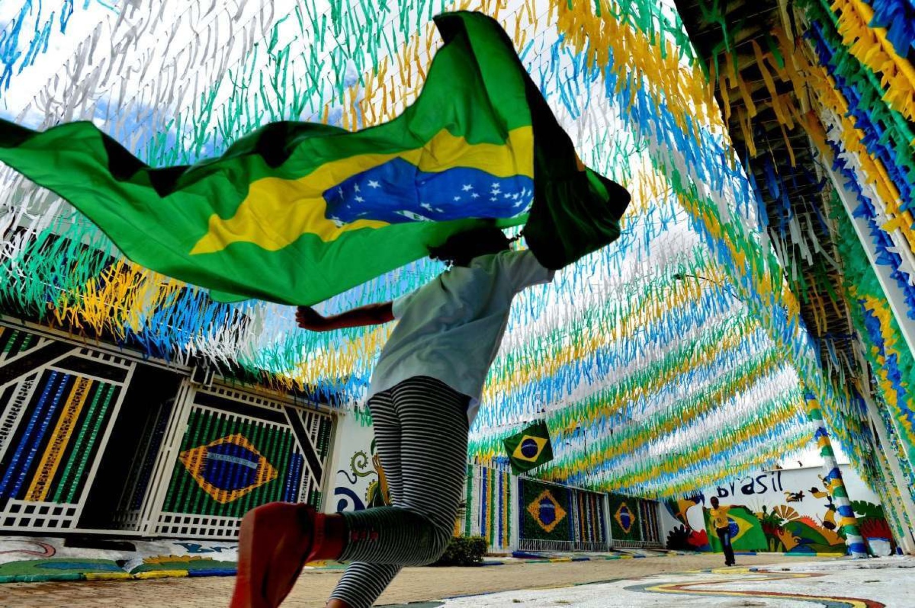 Há 10 anos brasilienses celebravam o início da Copa do Mundo no Brasil