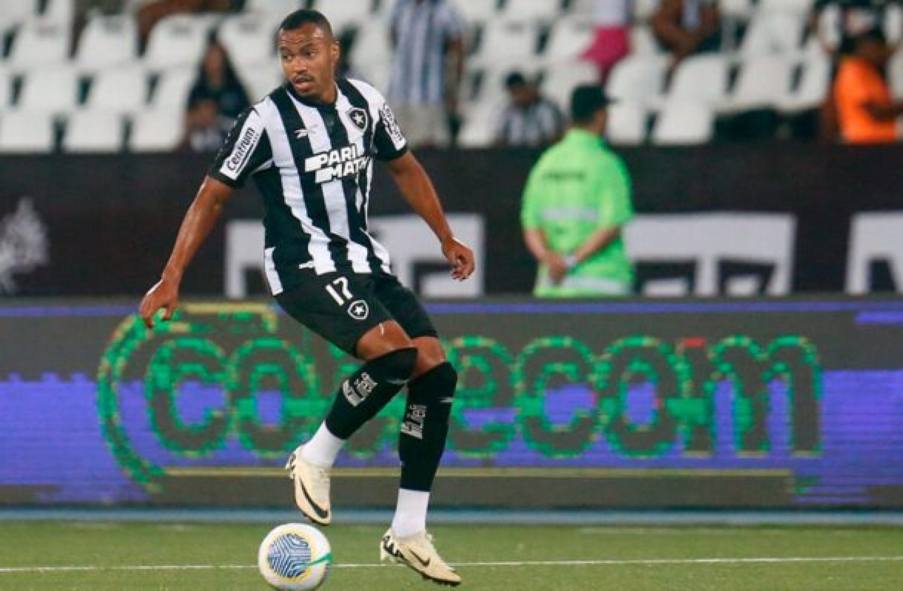 Botafogo anuncia renovação de contrato de Marlon Freitas