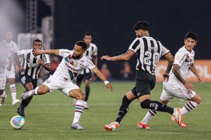 Samuel Xavier voltou de lesão e foi titular pelo Fluminense diante do Botafogo - (crédito: - Foto: Marcelo Gonçalves/Fluminense) Samuel Xavier voltou de lesão e foi titular pelo Fluminense diante do Botafogo - (crédito: - Foto: Marcelo Gonçalves/Fluminense)