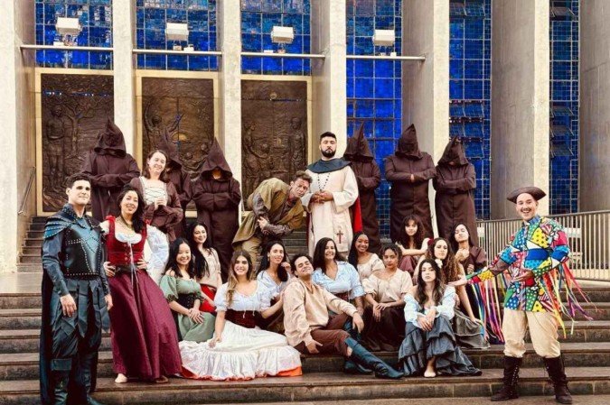 
O Corcunda de Notre Dame, O Musical 
Direção: Vittor Borges. Amanhã e domingo, às 17h e às 20h, no Teatro Levino de Alcântara (Escola de Mùsica de Brasília — 602 Sul). Ingressos: a partir de R$ 30, pelo Sympla. Não recomendado para menores de 12 anos
