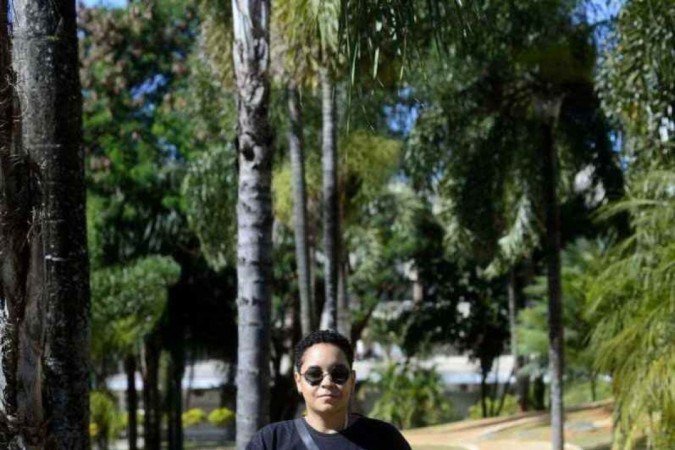 Thays de Oliveira, 26, é passeadora há um ano e seis meses