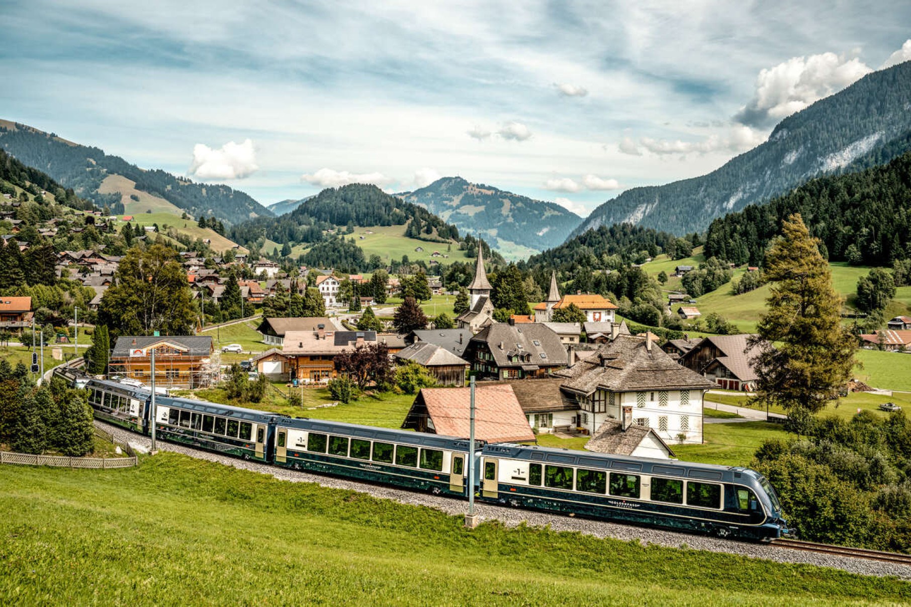 Conheça Suíça de trem pelo “Grand Train Tour of Switzerland”
