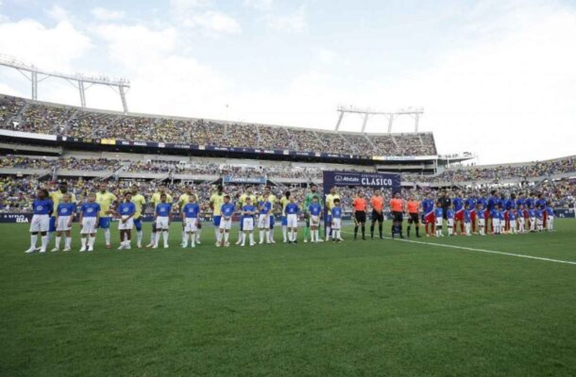 Seleção Brasileira recebe quase 300 mil torcedores em jogos neste ano