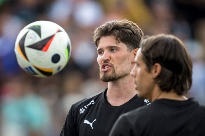 Paredões Gregor Kobel e Yan Sommer disputam posição na baliza da Suíça, que quer surpreender novamente na Euro      