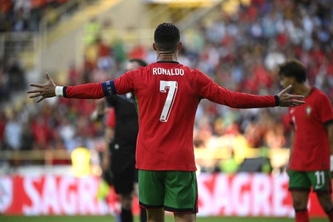 O ídolo português e maior artilheiro da história da Eurocopa entra em campo na expectativa de marcar o primeiro gol na sexta edição que participa. -  (crédito:  AFP)