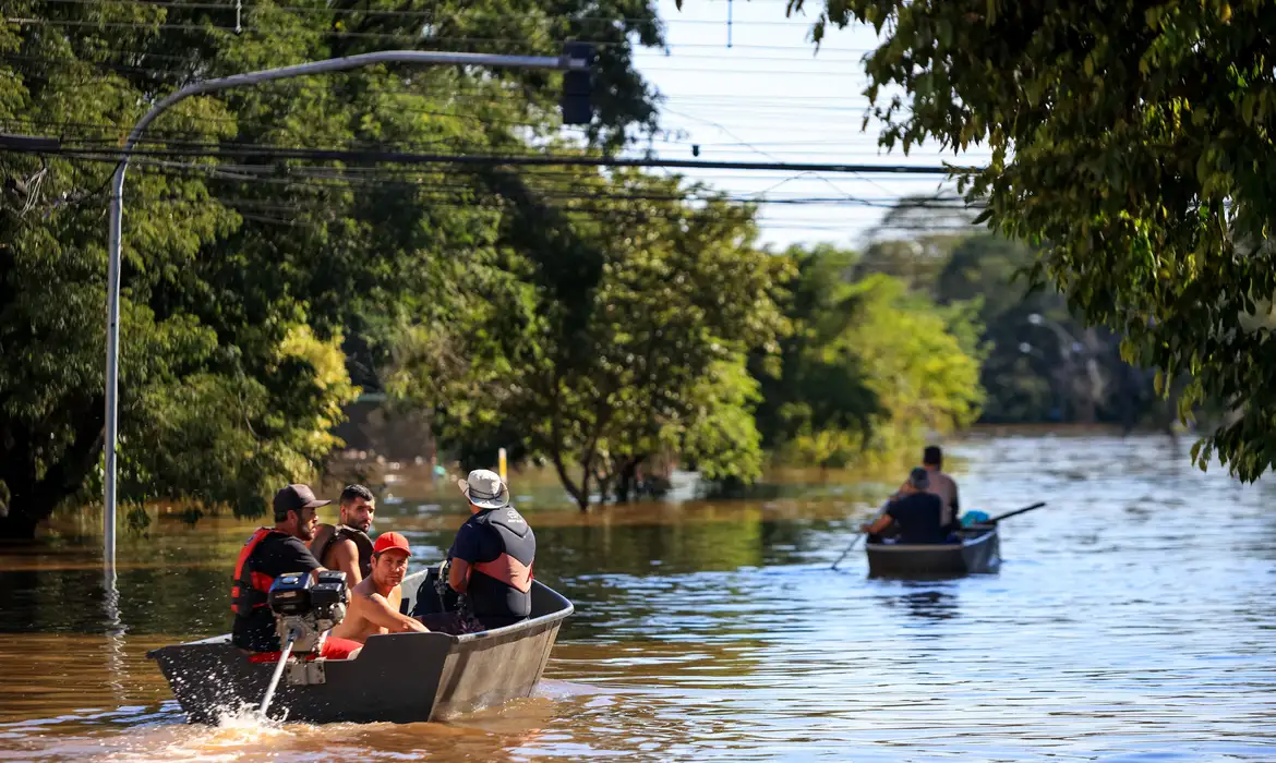 Com chuvas previstas para domingo, população de Canoas fica em alerta -  (crédito: EBC)