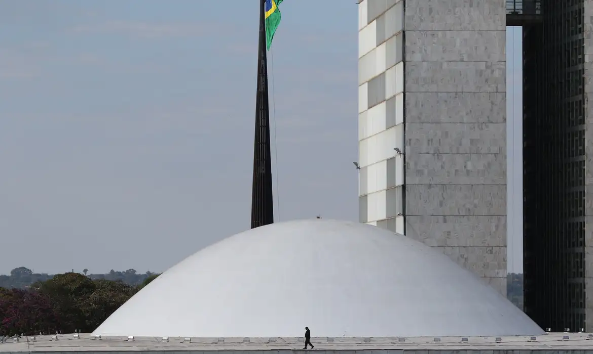 Senadores selecionam medidas para compensar desoneração da folha -  (crédito: EBC)