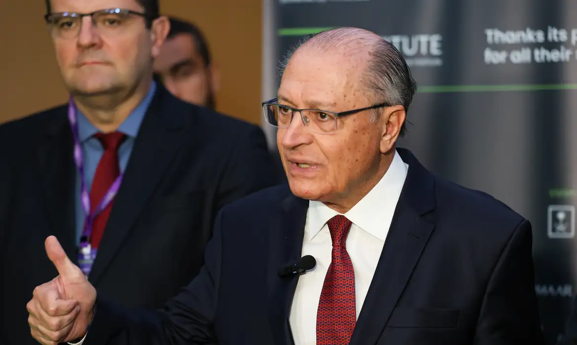 Alckmin diz que governo tem “absoluta confiança” de que dólar vai cair -  (crédito: EBC)