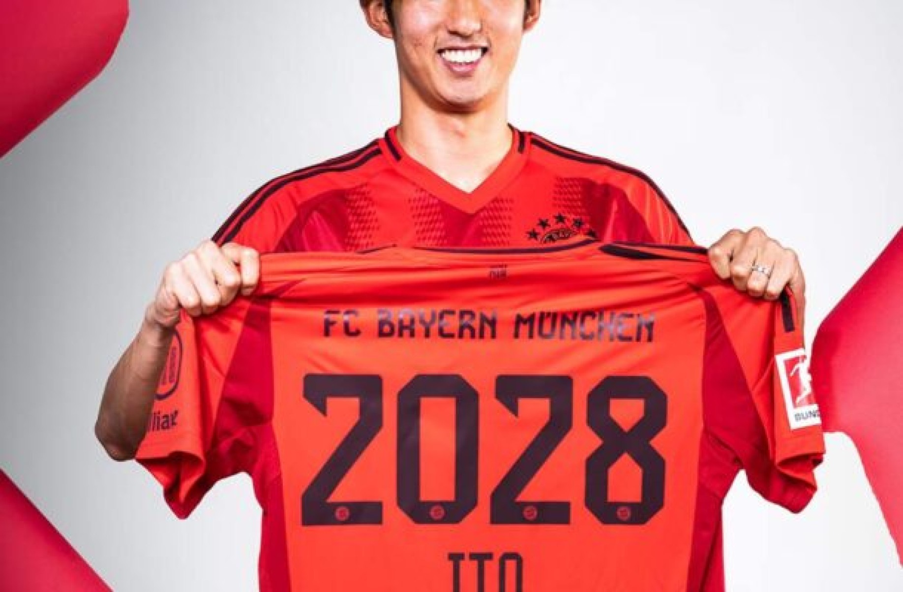 Bayern de Munique abre os cofres e tira japonês do Stuttgart