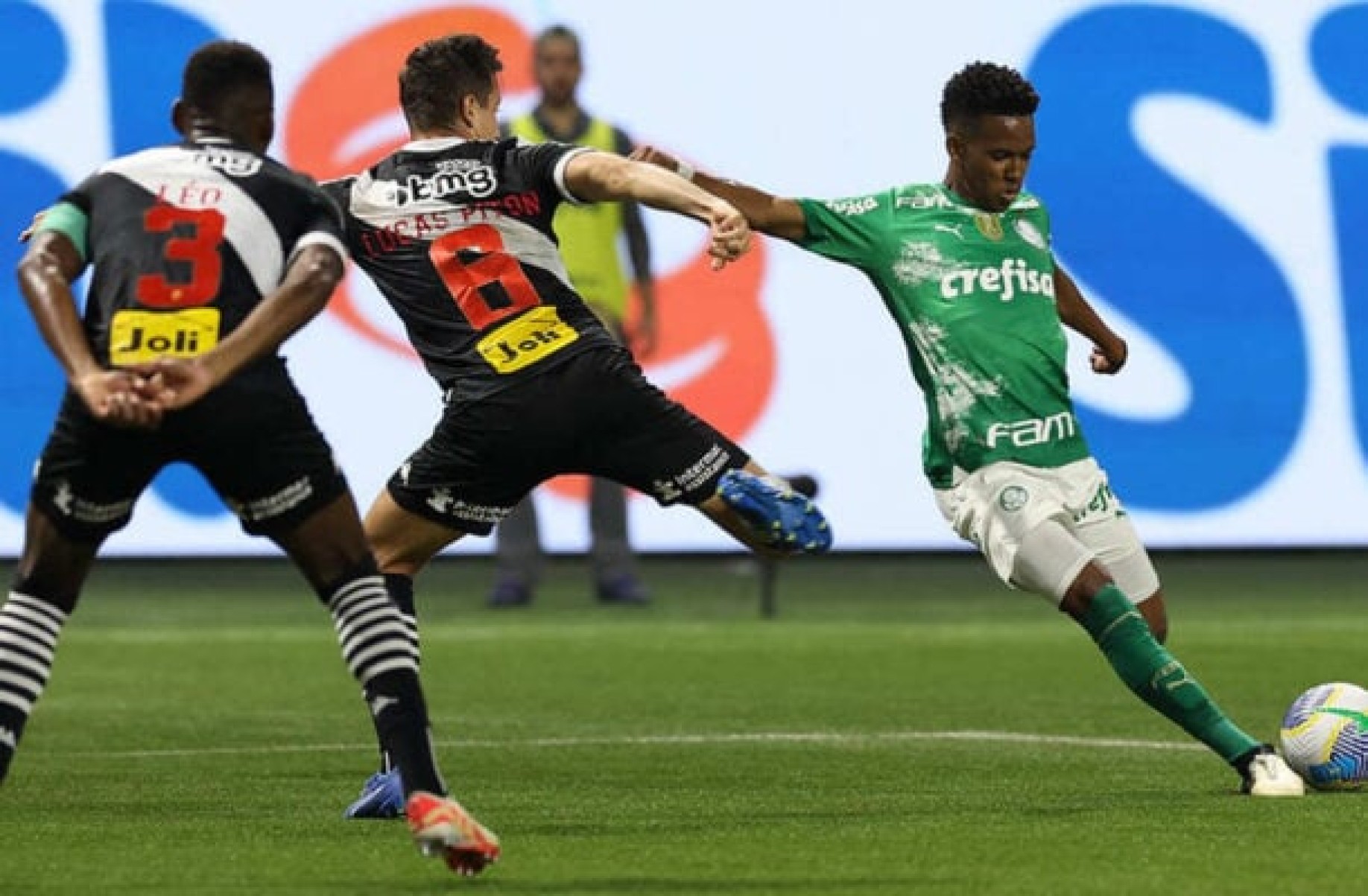 Melhor em campo, Estêvão analisa vitória do Palmeiras sobre o Vasco