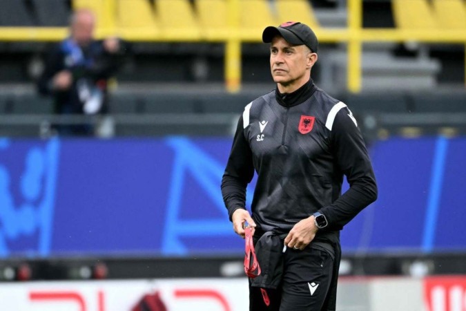 Sylvinho demonstrou expectativa pela possibilidade de boa presença de albaneses no jogo contra a Itália: 