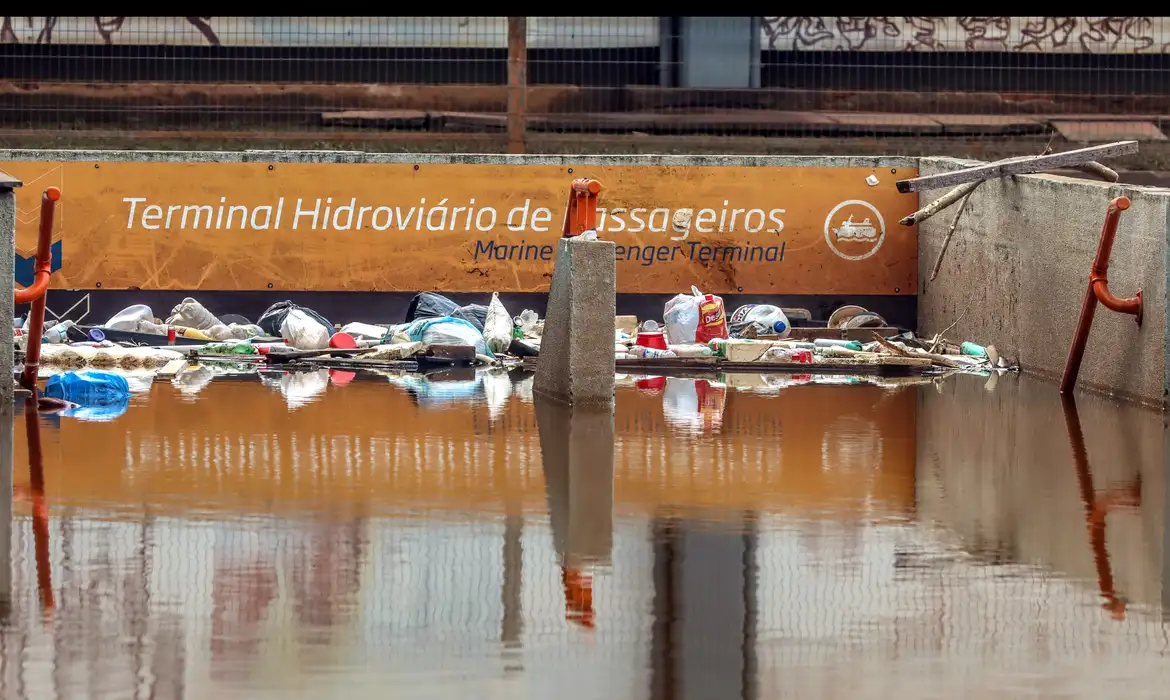 Decreto reduz a zero IPI de produtos doados ao Rio Grande do Sul -  (crédito: EBC)