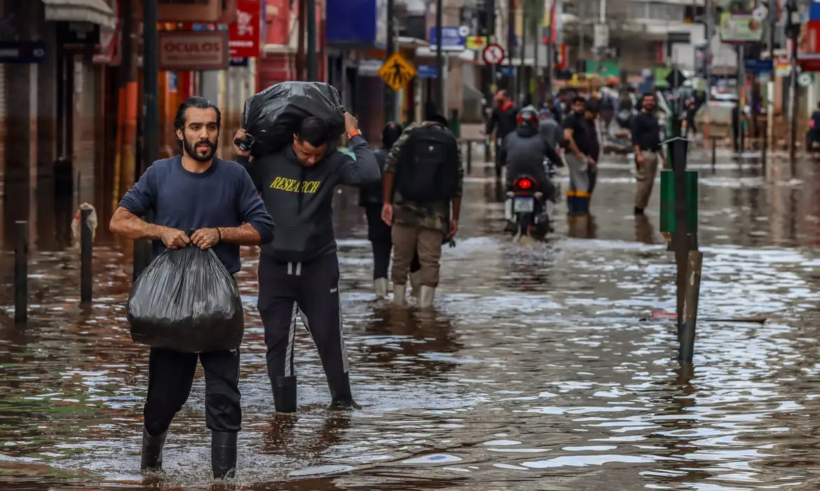 Justiça determina que Porto Alegre tenha plano para áreas inundadas -  (crédito: EBC)