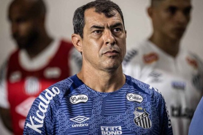 Fábio Carille está pressionado no cargo de técnico do Santos -  (crédito: Foto: Raul Baretta/ Santos FC)