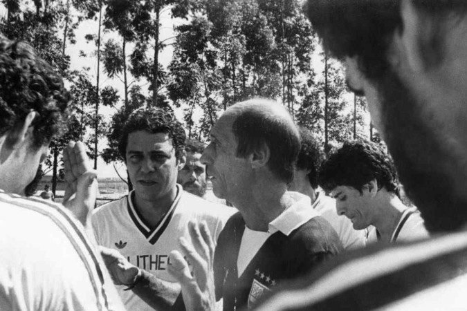 18/07/1982. Credito: F. Glalberto/CB/D.A Press. Brasil. Brasilia - DF. O cantor Chico Buarque participa do jogo Artistas x Jornalistas, no Clube da Imprensa.
