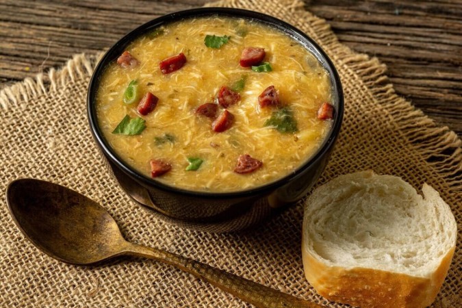 Sopa de mandioquinha com frango e bacon (Imagem: Estudio Originar | Shutterstock) -  (crédito: EdiCase - Culinaria -> Diversão e Arte)