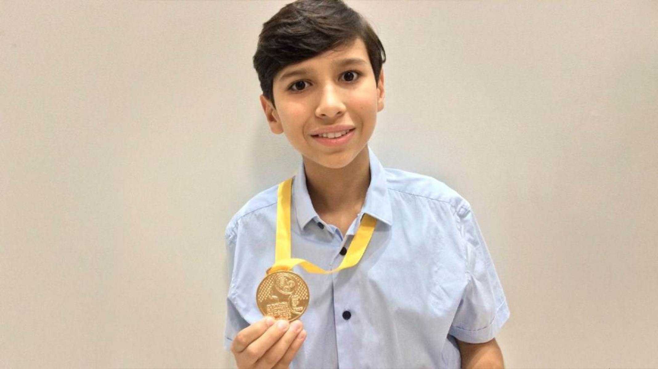 Jovem de 13 anos é medalhista em olimpíada internacional de matemática