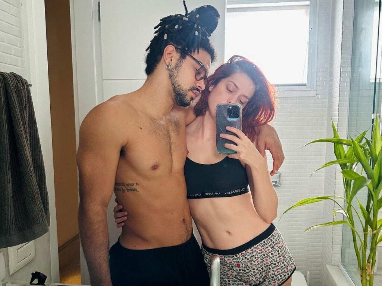 Sophia Abrahão diz que Sérgio Malheiros recebe nudes de homens e faz confissão sobre sexo com ator