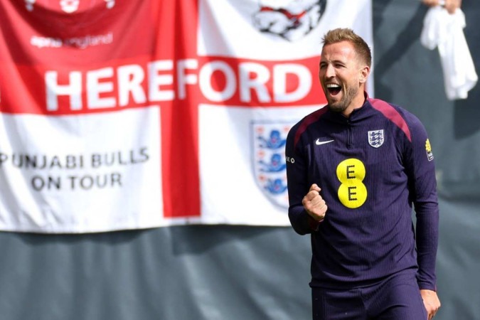 Autor de 44 gols na temporada, Harry Kane é candidato à Chuteira de Ouro para o artilheiro da Europa -  (crédito: Adrian Dennis/AFP)