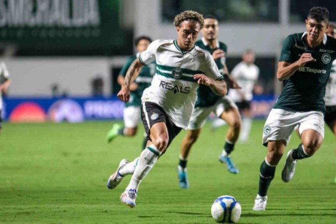 Figueiredo, ex-Vasco, em arrancada pelo Coritiba - (crédito: Foto: JP Pacheco / Coritiba) Figueiredo, ex-Vasco, em arrancada pelo Coritiba - (crédito: Foto: JP Pacheco / Coritiba)