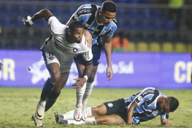  Junior Santos Gremio x Botafogo pelo Campeonato Brasileiro no Estadio Kleber Andrade. 16 de Junho de 2024, Cariacica, ES, Brasil. Foto: Vitor Silva/Botafogo. .Imagem protegida pela Lei do Direito Autoral N.. 9.610, DE 19 DE FEVEREIRO DE 1998. Sendo proibido qualquer uso comercial, remunerado e manipulacao/alteracao da obra..
     -  (crédito:  Vitor_Silva)