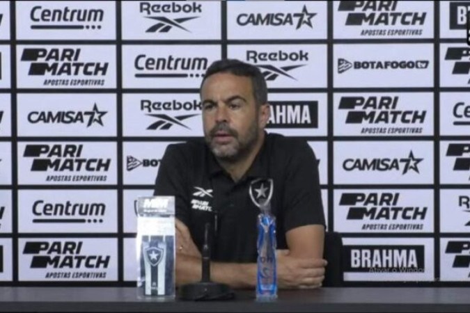 Artur dedica vitória aos botafoguenses e também para Tiquinho Soares -  (crédito: Foto: Reprodução / Youtube Botafogo TV)