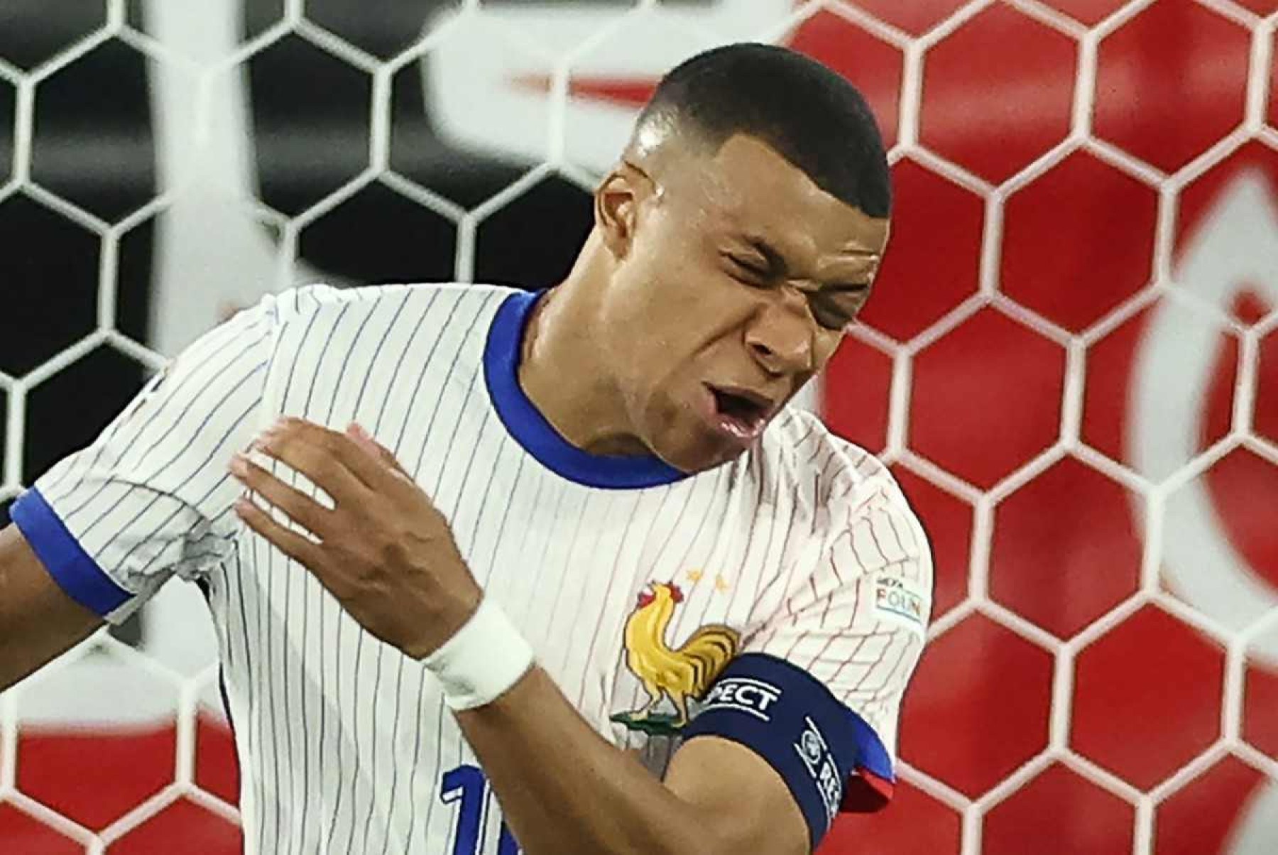 Mbappé quebra o nariz em jogo da Eurocopa e pode precisar de cirurgia