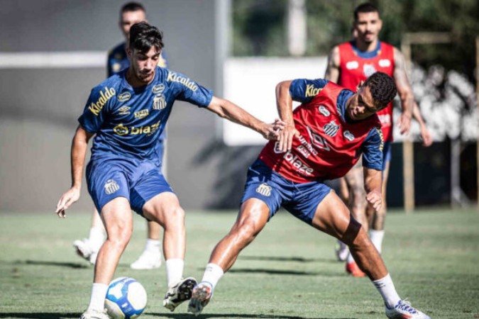 Santos fez treino de bola parada nesta segunda-feira  -  (crédito: Raul Baretta/ Santos FC.)