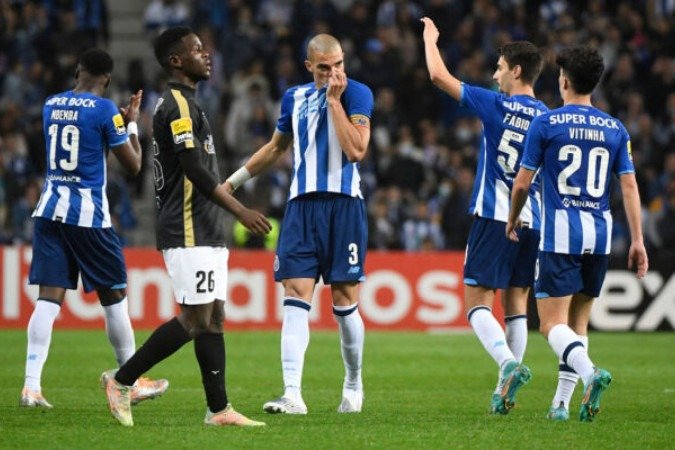FC Porto's Portuguese defender Pepe (C) celebrates after scoring a goal during the Portuguese League football match between FC Porto and Portimonense SC at the Dragao stadium in Porto on April 16, 2022. (Photo by MIGUEL RIOPA / AFP) (Photo by MIGUEL RIOPA/AFP via Getty Images)
- (crédito: AFP via Getty Images) FC Porto's Portuguese defender Pepe (C) celebrates after scoring a goal during the Portuguese League football match between FC Porto and Portimonense SC at the Dragao stadium in Porto on April 16, 2022. (Photo by MIGUEL RIOPA / AFP) (Photo by MIGUEL RIOPA/AFP via Getty Images)
- (crédito: AFP via Getty Images)