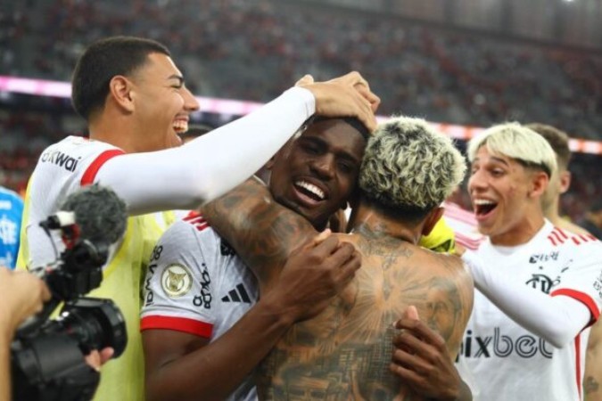 Jogadores do Flamengo celebram o gol de Evertton Araújo  (no centro) -  (crédito: Foto: Divulgação Flamengo)