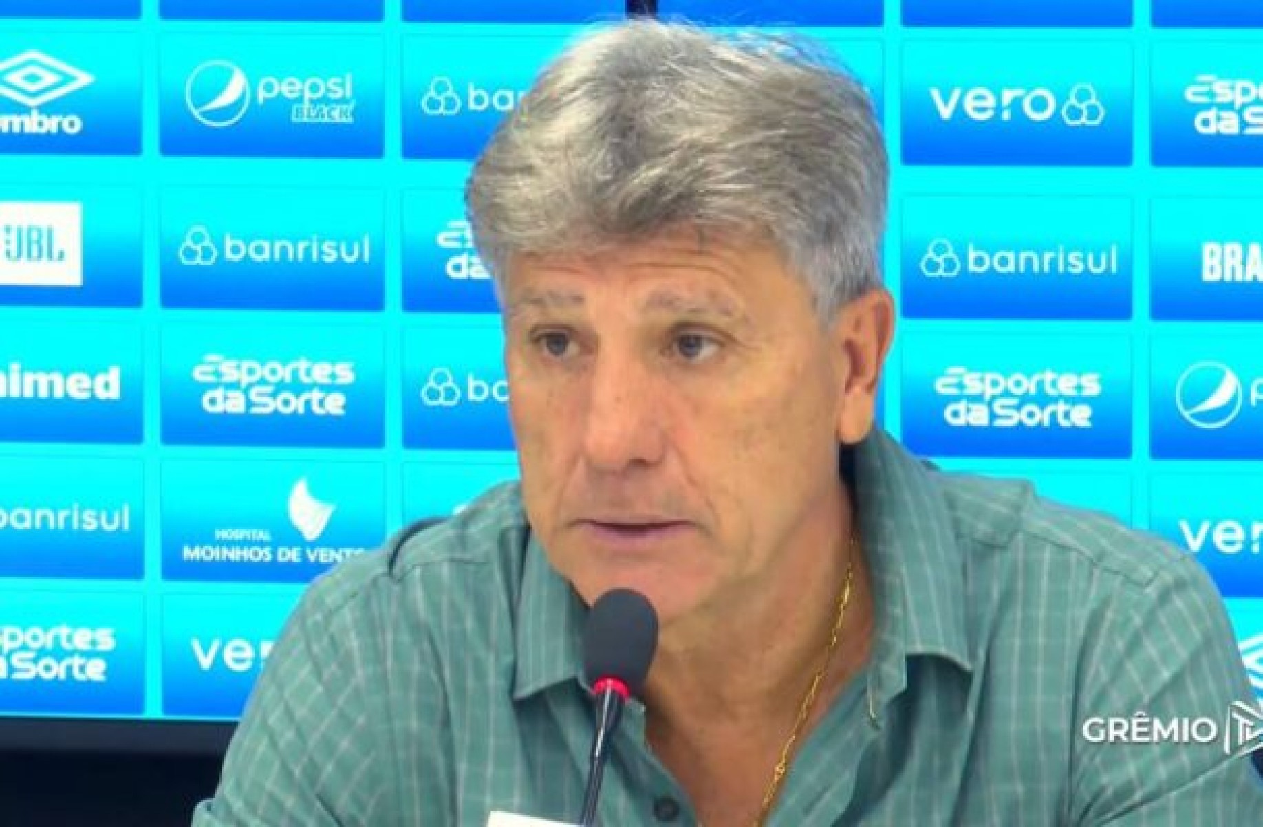 Renato Gaúcho defende atacante do Grêmio em discussão com jornalista